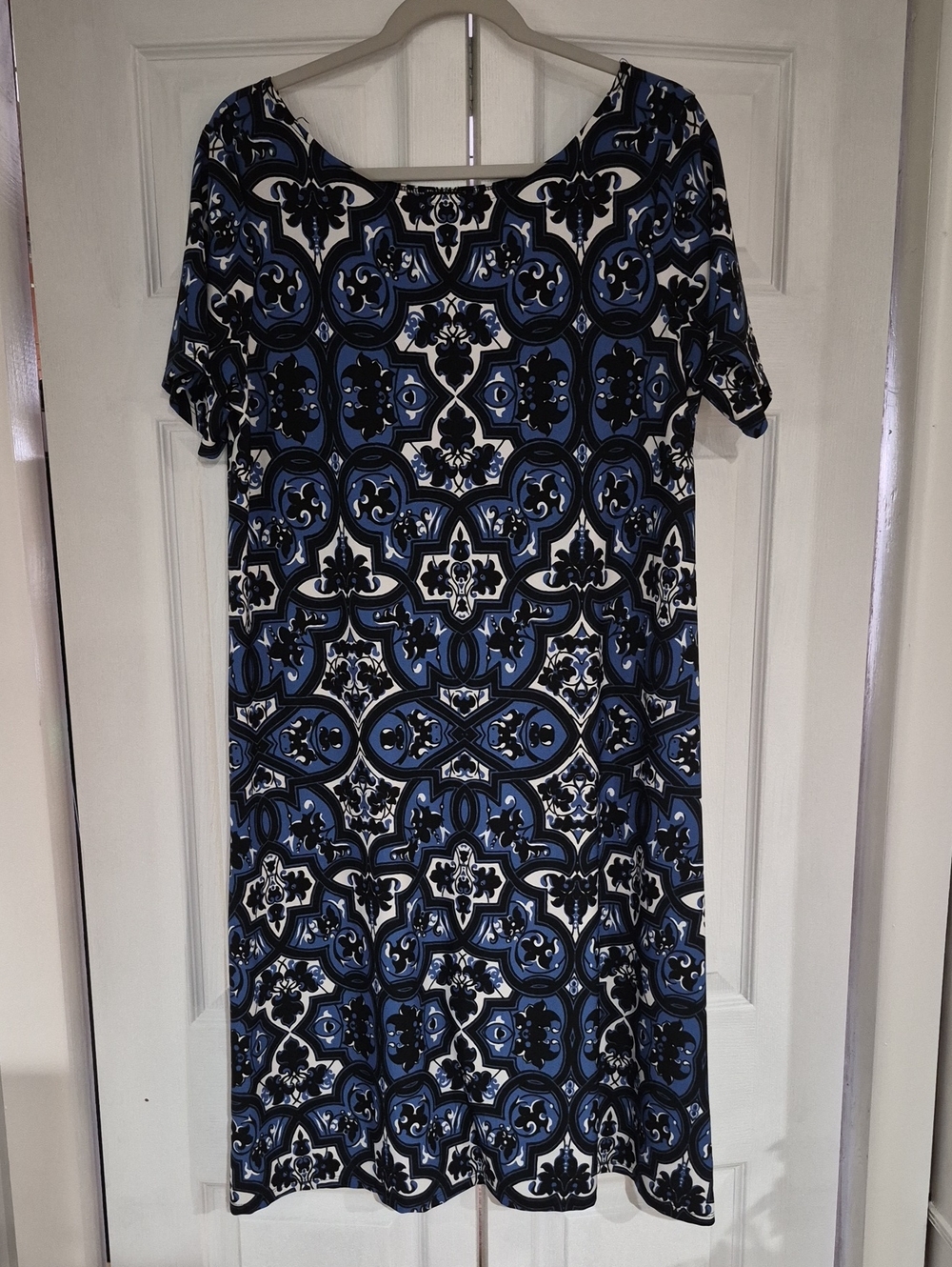 LAVANYA Women’s  Size 1X, Blue Patterned Short Sleeve Midi Dress